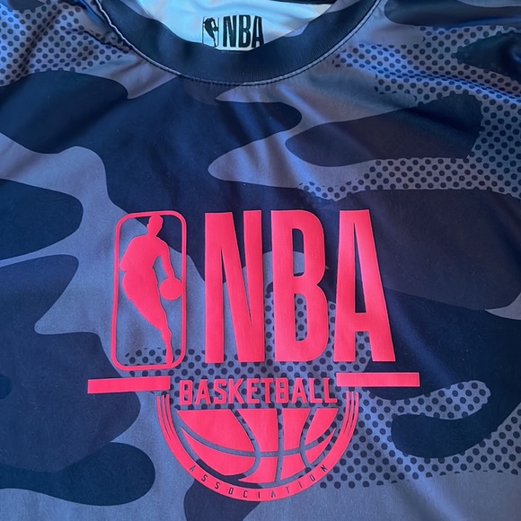 NBA Official Basketball Men's Medium Pullover Long Sleeve Tee Black Tone - Picture 4 of 8